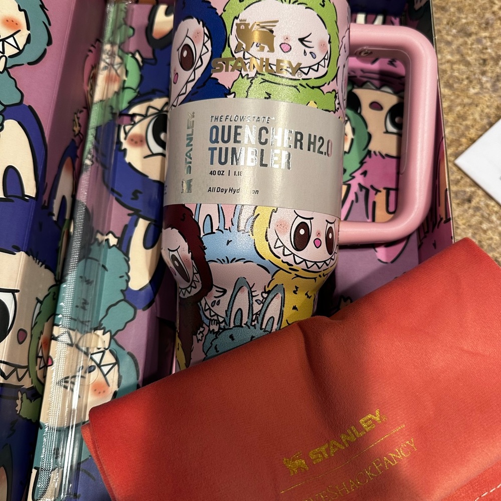 Stanley Quencher H2.0 Tumbler Labubu with Pink and Cream Design - Picture 7 of 11